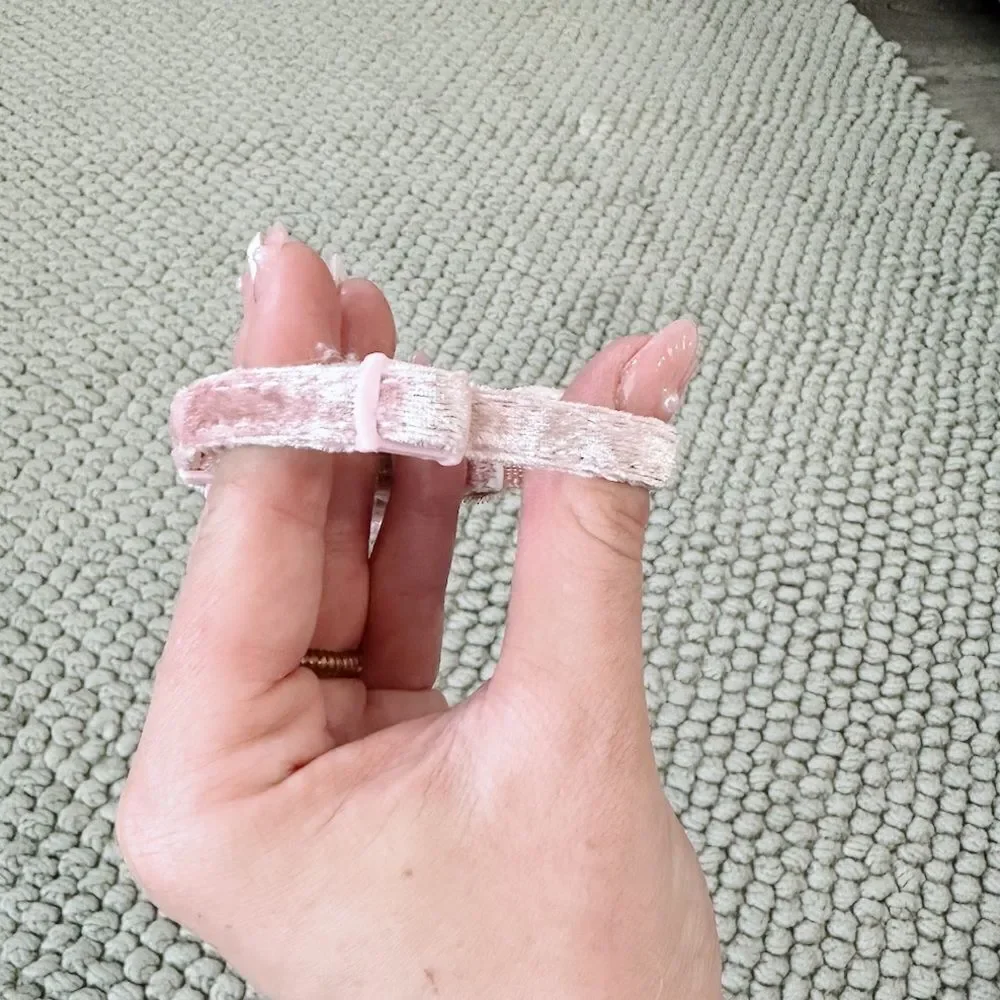 ✨3/$25✨ NWOT Pink Velvet Kitten Collar